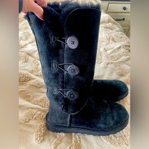 Tall 3 button Bailey Ugg Boots Womens Size 8